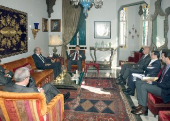 Ժոմպլաթ Ընդունեց  Ճոնզը Եւ Այցելեց Պոնի