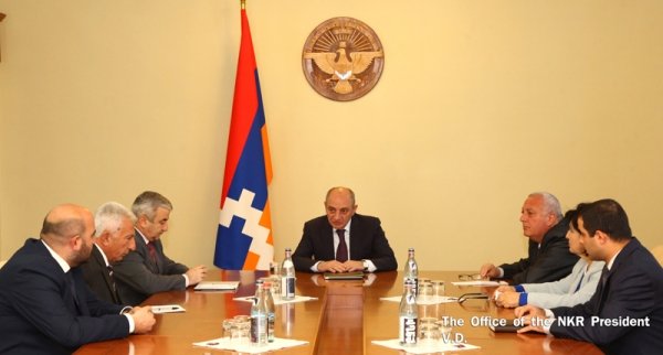 211215AZK-Info