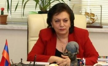 ՀՀ Սփիւռքի Նախարար Տիկ. Հրանոյշ Յակոբեանին Ամանորի Եւ Սուրբ Ծննդեան Շնորհաւորութիւնը «Ազդակ»-ին