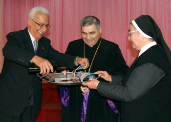 «Հռիփսիմեանցը. Դէպքեր – Դէմքեր – Վկայութիւններ  90-Ամեայ Ճանապարհին» Գիրքի Շնորհահանդէս.  «Հռիփսիմեանցը» Գիրքը Ապրումներու Վկայութիւն Է.  Անոր Ամէն Մէկ Թերթը Ապրուած Է Իմ Կողմէս»  Ըսաւ Սարգիս Նաճարեան