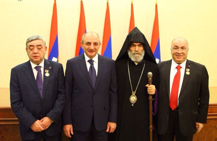 Պարգեւատրման Հանդիսաւոր Արարողութիւն` Արցախի Հանրապետութեան Նախագահի Նստավայրին Մէջ
