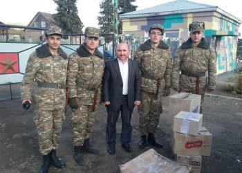 Երեւանի Դպրոցը` Սահմանապահ Զինուորի Եւ Դպրոցականի Կողքին