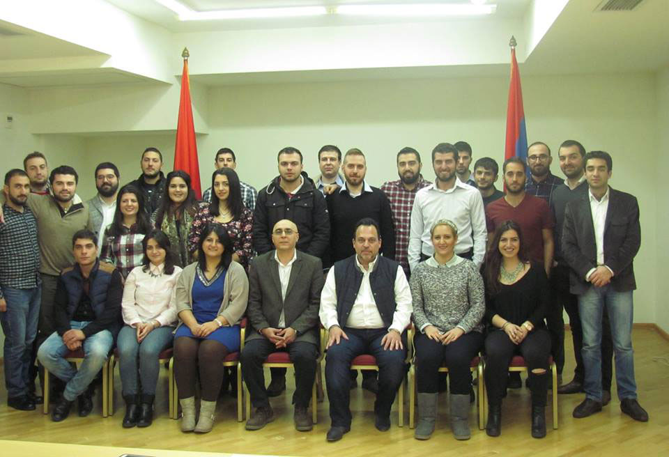 ՀՅԴ Երիտասարդական Եւ Ուսանողական Միութիւններու Ներկայացուցիչներու Համահայկական Խորհրդաժողով