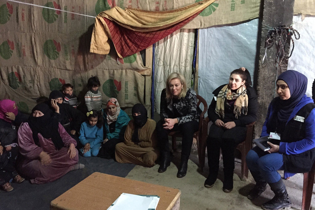 Kaag_visits-refugees_021516
