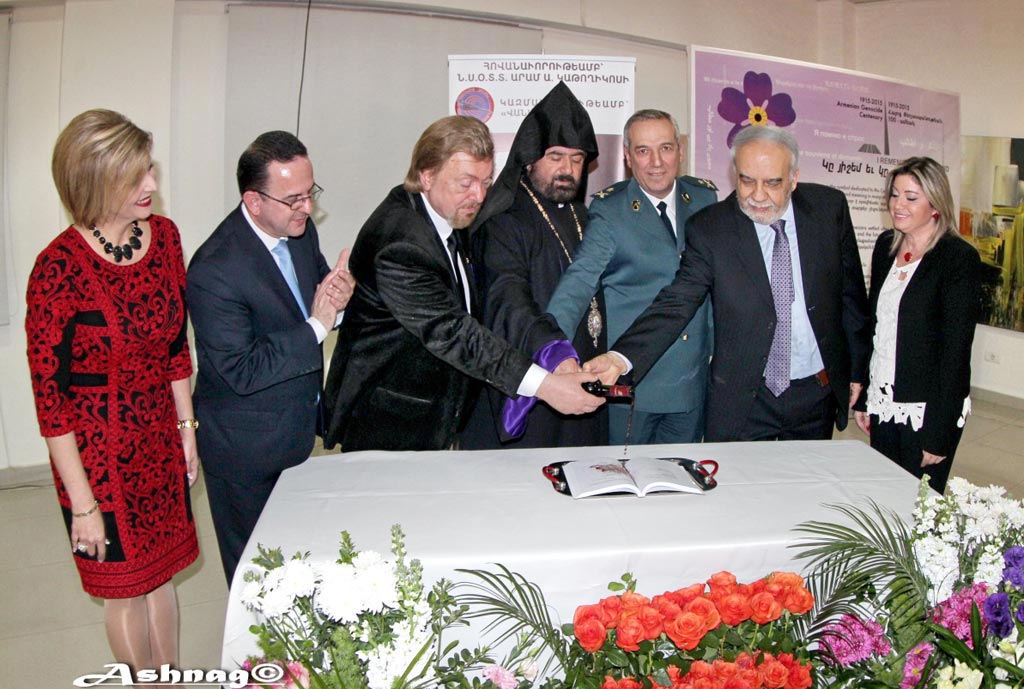 «Ատիս Երգի Ճամբով» Գիրքի  Շնորհահանդէսին Ընթացքին  «Կը Խոնարհիմ Արուեստասէր Ժողովուրդիս  Դիմաց Եւ Անոր Կ՛ըսեմ Շնորհակալութիւն»  Ըսաւ Ատիս Հարմանտեան