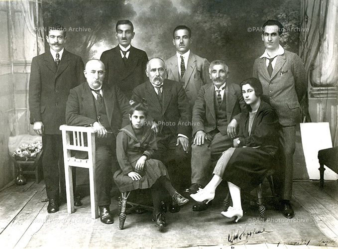 Թեհլիրեանների ընտանիքը. լուսանկարը` Արա Օսկանեանի անձնական արխիւից