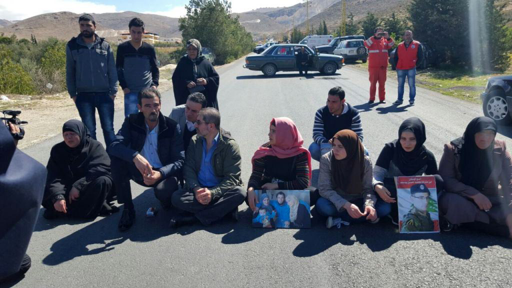 Առեւանգուած Բանակայիններուն  Ընտանիքները Բողոքի Ցոյց Մը Կատարեցին