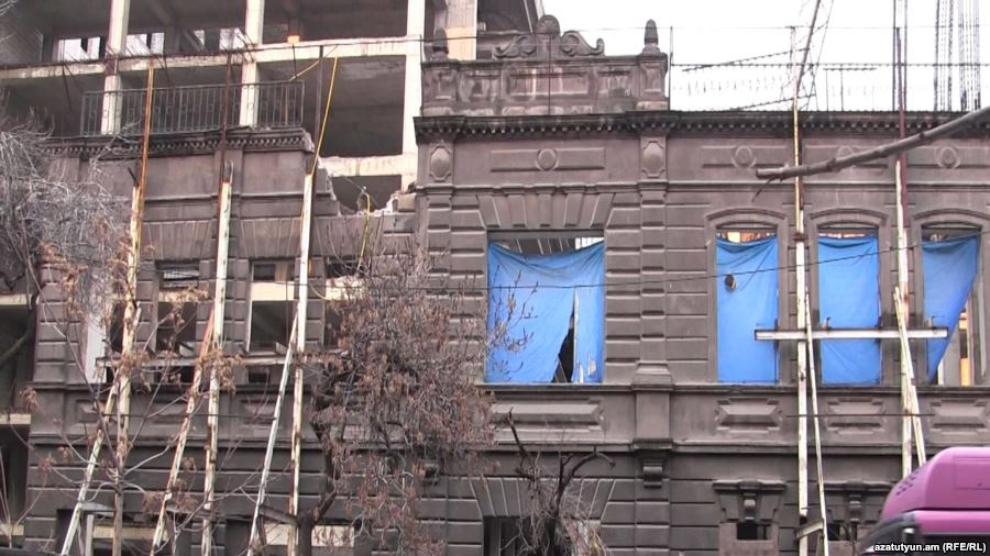 Ամիրեան թիւ 1 շէնքի ճակատը