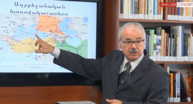 Պետրոս Թերզեանը` «Սիվիլնեթ»-ում դասախօսութիւն կարդալիս: