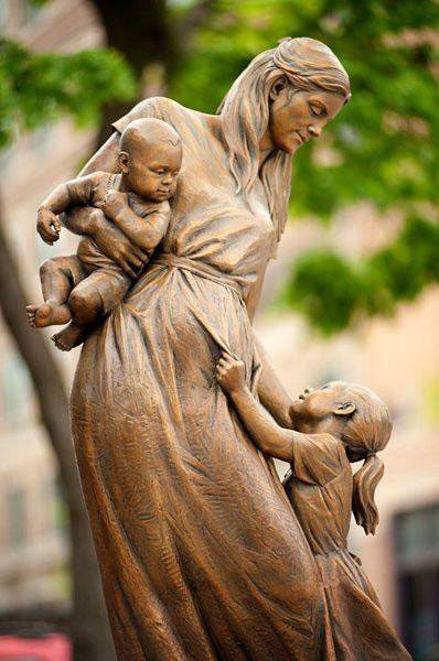 Mother and children_51216