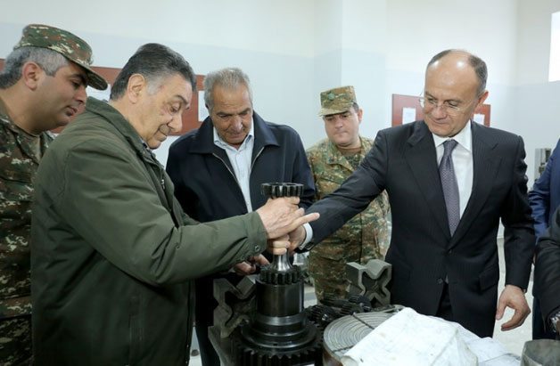 Սէյրան Օհանեան Այցելած Է Ռազմարդիւնաբերական Ձեռնարկութիւններ Եւ Մասնակցած Նոր Արտադրամասի Բացման