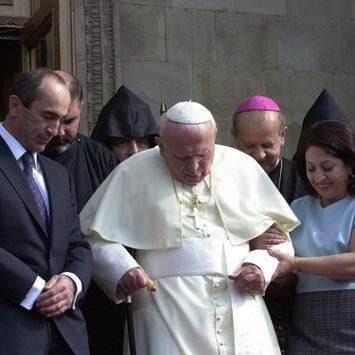 Հռոմի նախկին պապ Յովհաննէս Պօղոսը Հայաստանում, 2001 թ.