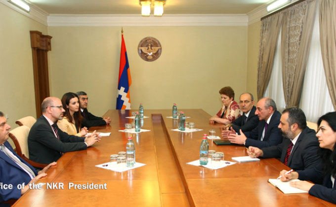 Նախագահ Բակօ Սահակեան  Փիեթ Տը Պրույնի Հետ  Քննարկած Է Եխխվ-Արցախ Կապերը