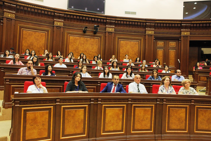Sp_summer-school_parliament_73016