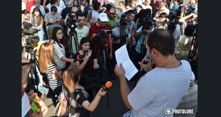 Լրագրողները Երկու Ամիս Կու Տան Իշխանութիւններուն` Բացայայտելու Բռնութիւն Գործադրողները