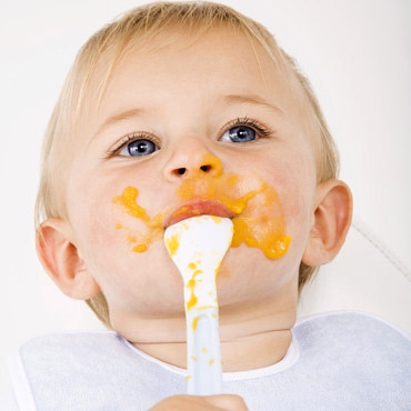 baby-eating_81116