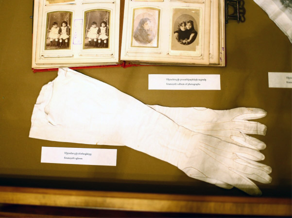 gloves_92216