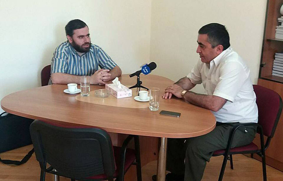Interview-with-Armen-Rusdamian_90716