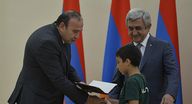 Նախագահ Սարգսեան. «Միայն Մեր Բնագիտութեան  Եւ Ուսողութեան Դպրոցը Աւելի Շատ Մրցանակներ  Շահած Է, Քան Վրաստանն Ու Ազրպէյճանը Միասին»