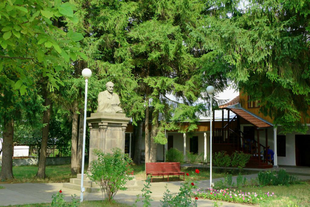 tumanyan_house_museum_92716