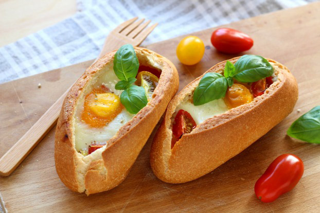 egg-boat-ou-oeuf-cocotte-cuit-dans-un-pain