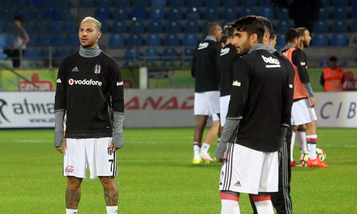 Արազ Օզպիլիս (աջին)