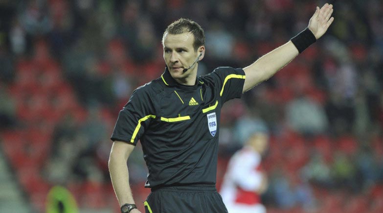 arm-referee_110816