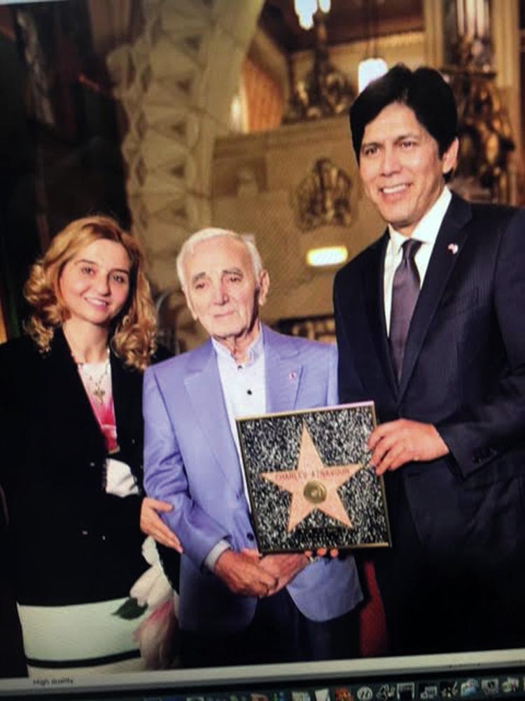 aznavour-hollywood-star_102716