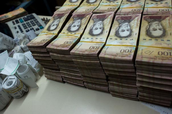 Վենեզուելայի Մէջ Սկսած Են  Թղթադրամները Հաշուելու  Փոխարէն Կշռել