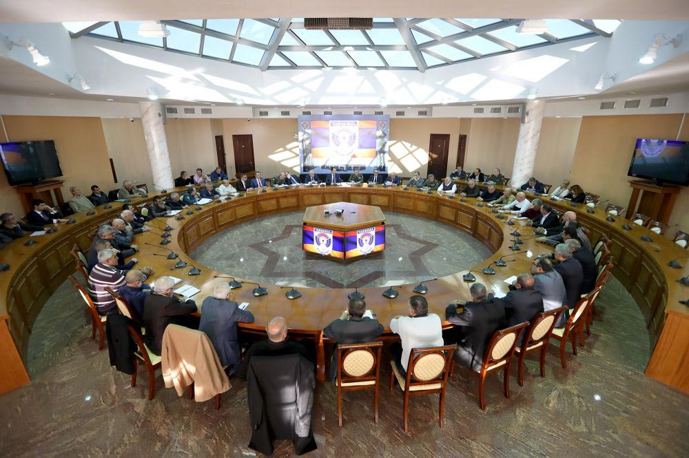 Պաշտպանութեան Նախարարը Ընդունած Է  Ապրիլեան Գործողութիւններուն  Մասնակցած Կամաւորականները