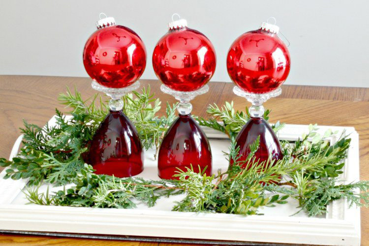 deco-noel-fait-maison-verre-vin-boules-noel-presentoirs-boules-noel-rouges