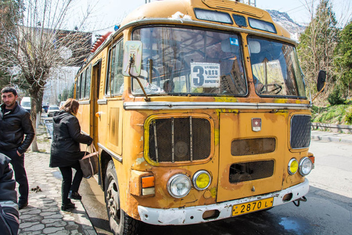 Երեւանեան Հանրակառքի Մը Մէջ