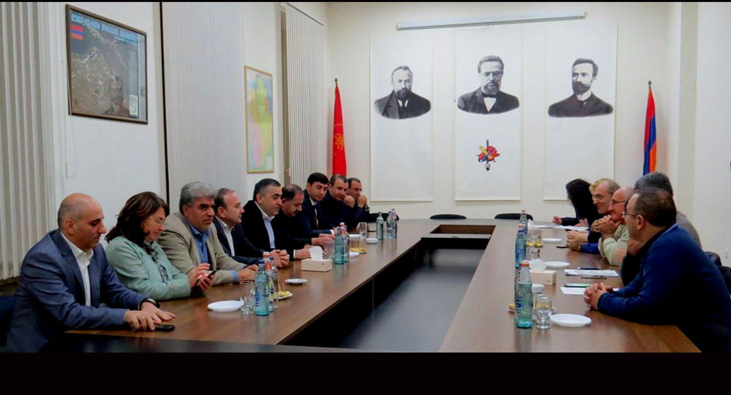 Արցախի Եւ Հայաստանի ՀՅԴ Խմբակցութիւններու Հանդիպում. «Չենք Կրնար Շրջանցել Բանակաշինութեան, Սահմանային Իրավիճակներուն Հետ Կապուած Հարցերը»