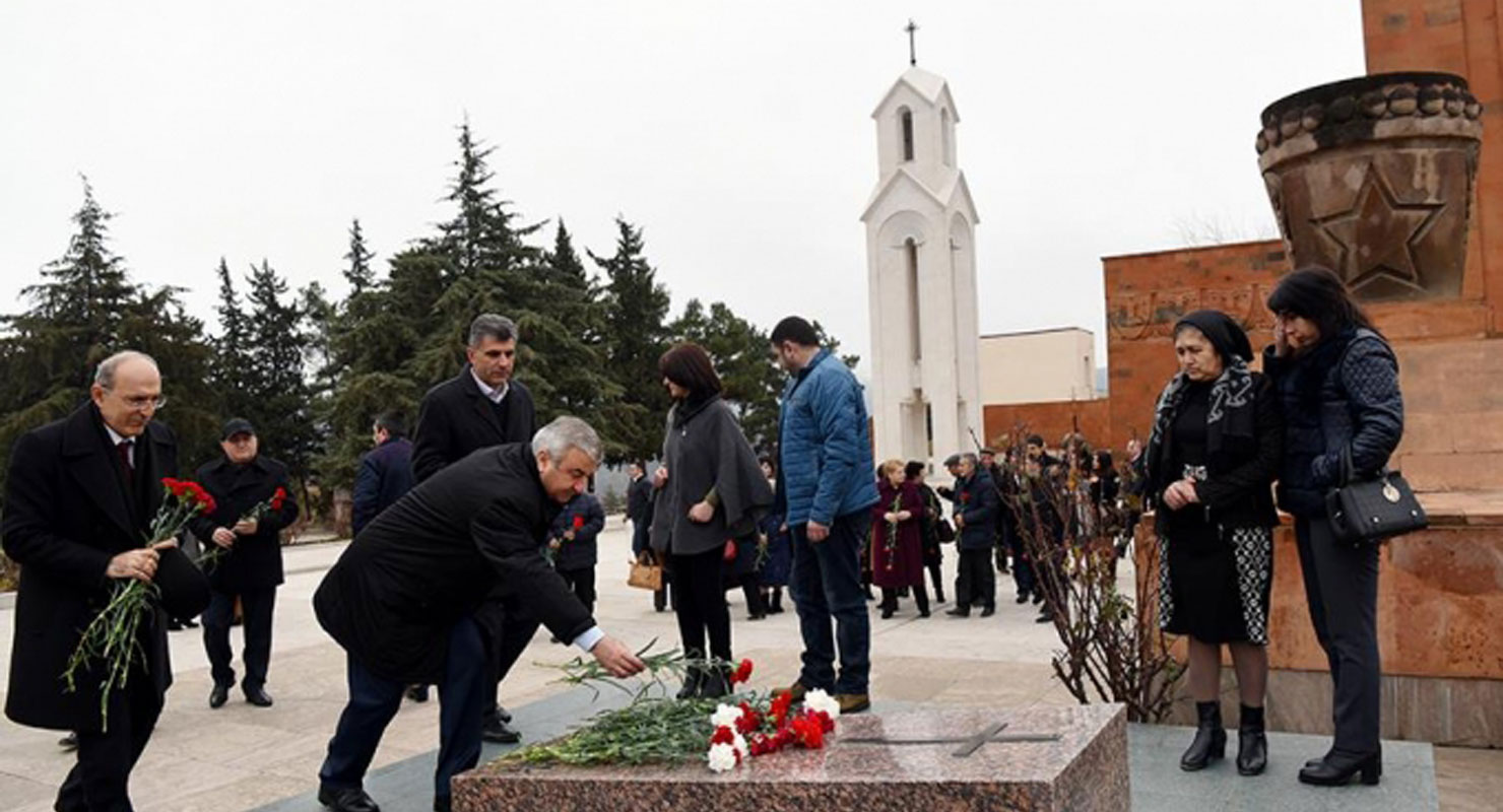 Ստեփանակերտի Մէջ Արթուր Մկրտչեանի  Յիշատակին Յարգանքի Տուրք Մատուցուած Է