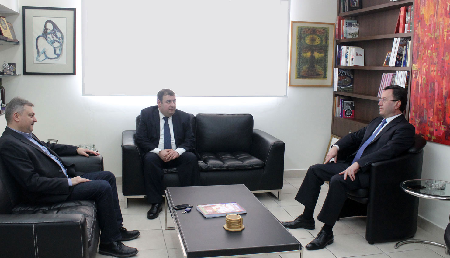 Դեսպան Մկրտչեան Եւ «Արմէնփրես»-ի  Տնօրէն Արամ Անանեան Այցելեցին «Ազդակ»