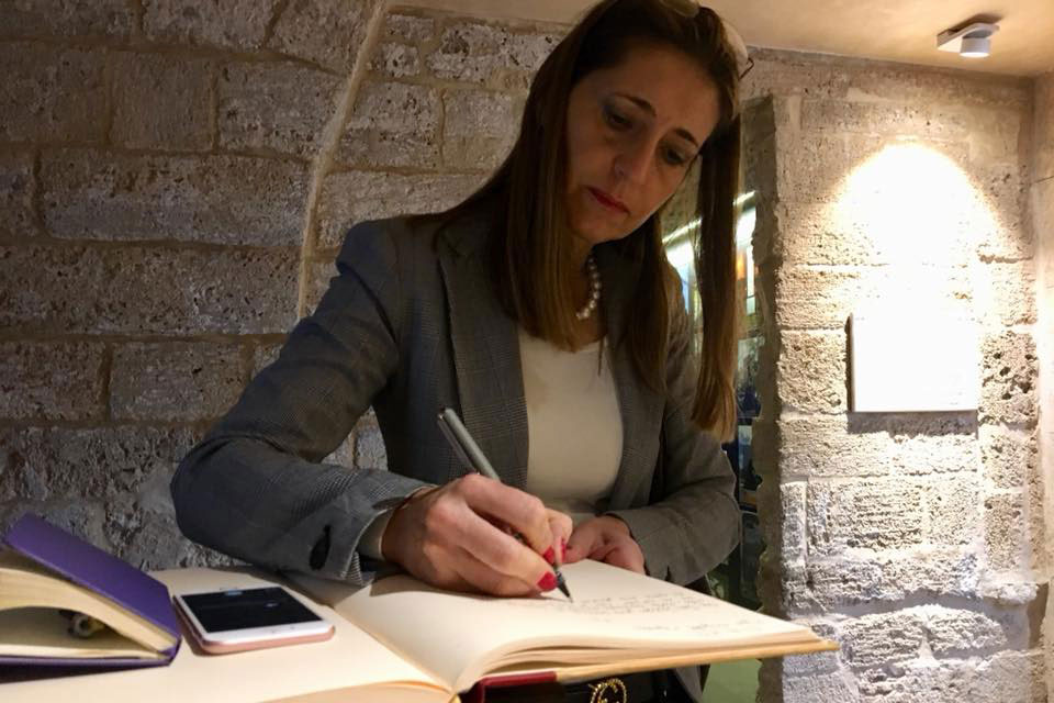 Հաղորդագրութիւն