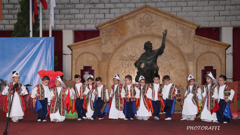 Մեսրոպեանի Բողբոջներն Ու Կոկոնները  Տօնական Հանդէսներով Փակեցին Տարեշրջանը