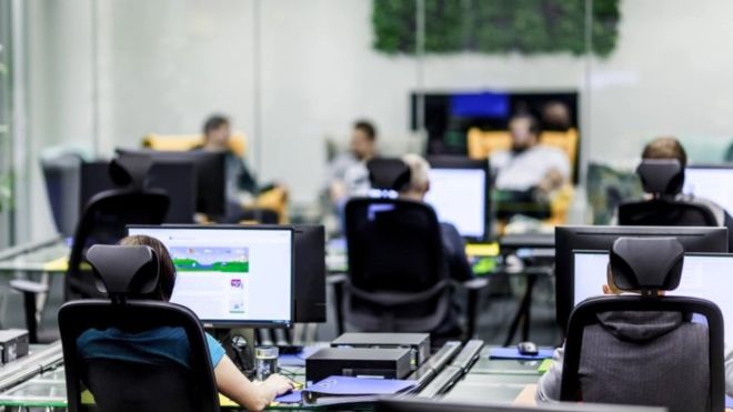 Համացանցային Անպատշաճութիւնը Կարգաւորողին (Moderator)  Խորհուրդը. «Աղօտեցէ՛ք Ձեր Աչքերը»