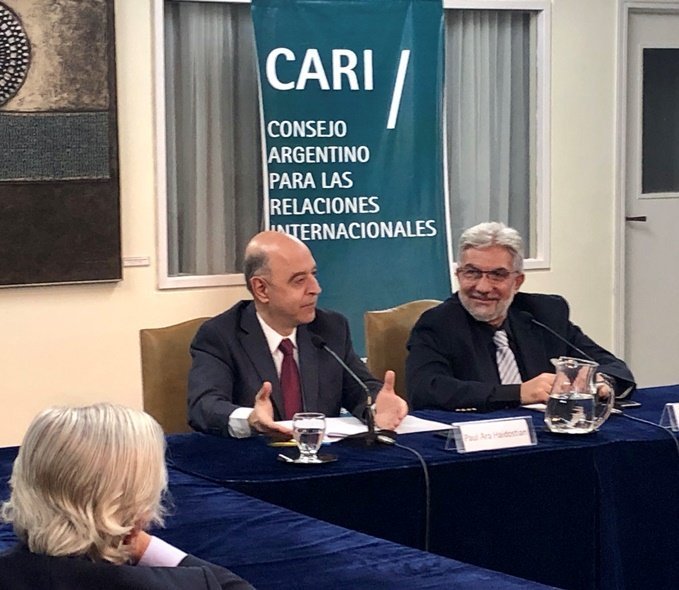 Հայկազեան Համալսարանի Միջազգային Յարաբերութիւններու Ծիրին Մէջ Վերապատուելի Դոկտ. Փոլ Հայտոսթեան Կ՛Այցելէ Արժանթին