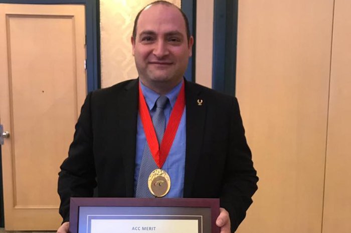 Հեծելարշաւ.  Վաչէ Ծատուրեան Կը Ստանայ Ասիոյ Ֆետերասիոնի «Արժանեաց» Շքանշանը