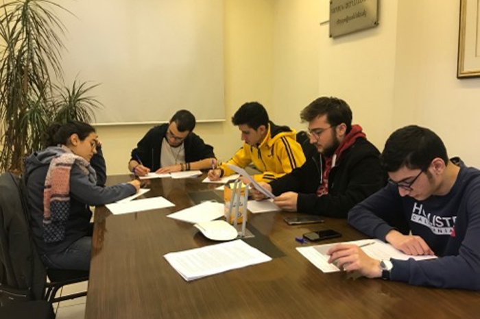 Ապագայ Լրագրողներու  Վարժողական Ծրագիր (16) .  Միջազգային Եւ Շրջանային Լուրերու  Պատրաստութեան Աշխատանքային Հանդիպում