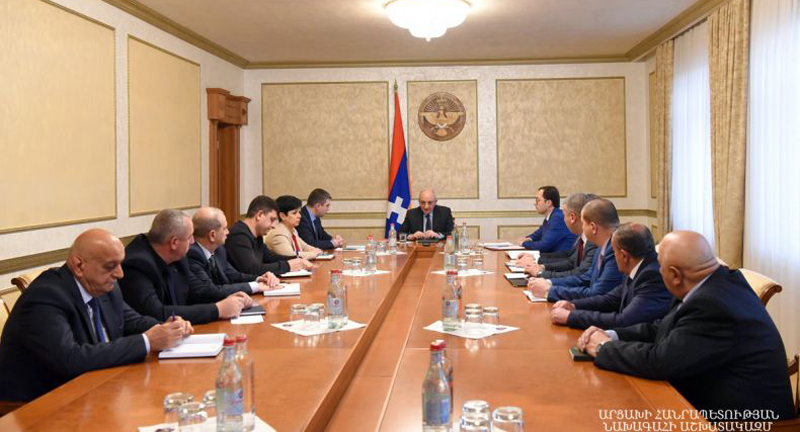 «Քորոնա» Ժահրին Դէմ Պայքարի Ծիրին Մէջ.   Նախագահ Բակօ Սահակեան Խորհրդակցական Հանդիպումներ Ունեցաւ