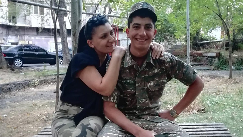 Արցախի Մէջ Զոհուած Բերդապահ Եւ Բեմադրիչ Գագիկ Աբրահամեանի Մայր. «Երանի Անոր Եւ Միւս Նահատակներուն, Որոնք Չեն Տեսներ` Ինչ Կը Կատարուի»