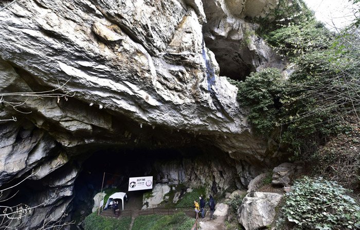 Հետաքրքրական.  40 Օր Քարայրի Մը Մէջ