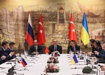Պոլսոյ Մէջ Ռուս-Ուքրանական Բանակցութիւններ. Քիեւ Չէզոք Կարգավիճակի Որդեգրման Առաջարկ Ներկայացուցած Է. Մոսկուան Ուքրանիոյ Եւրոպական Միութեան Անդամակցութեան Դէմ Չէ