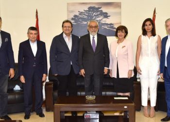 ՀԲԸՄ-ի Պատուիրակութիւնը Շնորհաւորական  Այցելութիւն Տուաւ Յակոբ Բագրատունիին