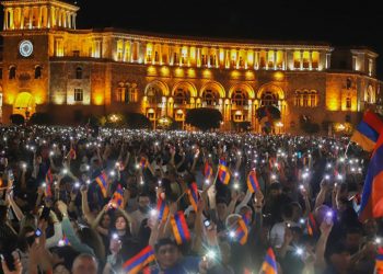 Ծաղիկներու Զետեղում Եւ Ինքնաշարժներու Երթ`  Սարդարապատէն Եւ Բաշ Ապարանէն