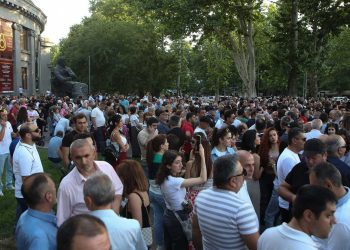 «Դիմադրութեան» Շարժման Երթը Դէպի «Քաղաքացիական Պայմանագիր»-ի Գրասենեակ, Ոստիկանութեան Եւ Ազգային Անվտանգութեան Ծառայութեան Շէնքեր