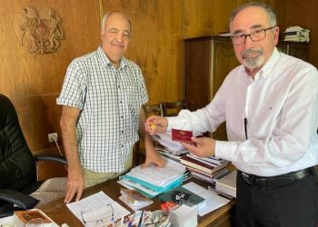 Էդուարդ Միլիտոնեան Քուէյթաբնակ Գրող Կիրակոս Գույումճեանը Պարգեւատրեց «Գրական Վաստակ» Շքանշանով