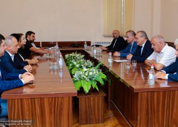 Արցախի Խորհրդարանին Մէջ Հիւրընկալուեցան Հայաստանի Խումբ Մը Ընդդիմադիր Պատգամաւորներ